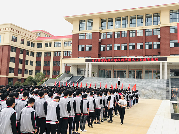 屹奧校服，一家專(zhuān)業(yè)高中校服定做工廠(chǎng)